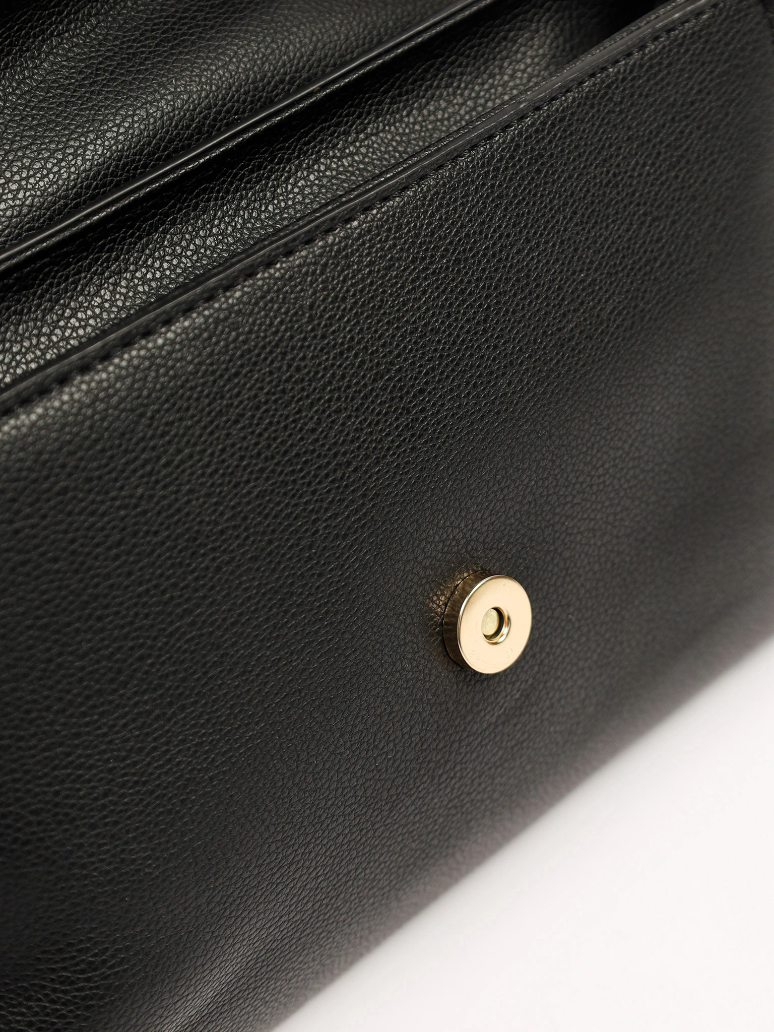 Сумка-кроссбоди с декоративной пряжкой в ассортименте